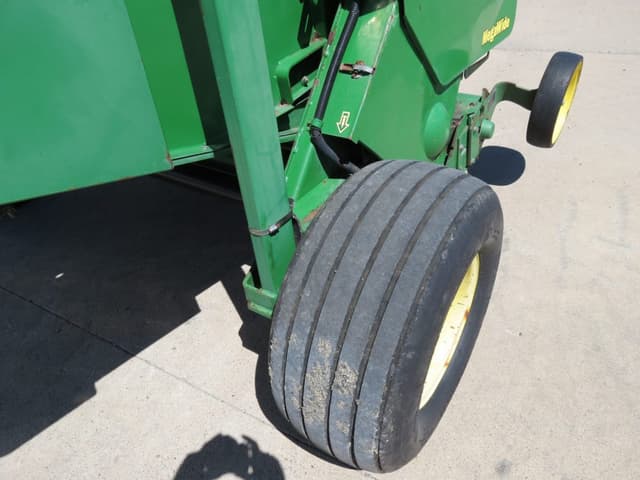 Image of John Deere 567 MegaWide equipment image 4