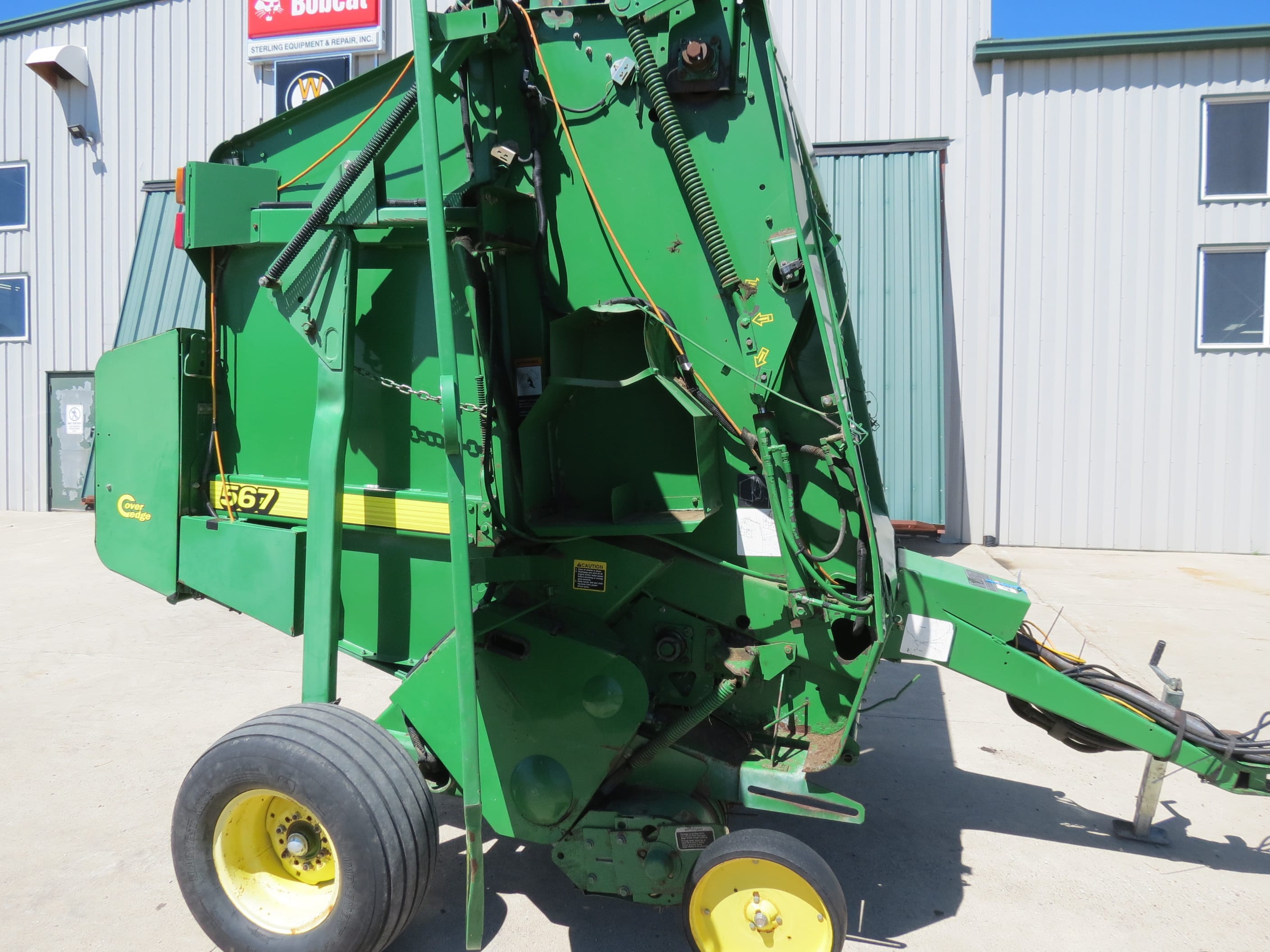 2001 John Deere 567 Equipment Image0