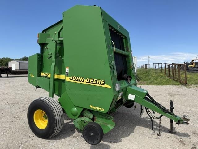 2001 John Deere 567 Equipment Image0