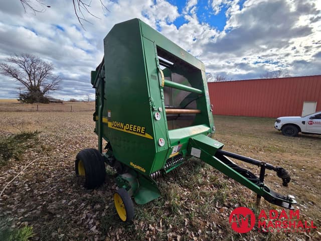 Image of John Deere 567 MegaWide equipment image 1