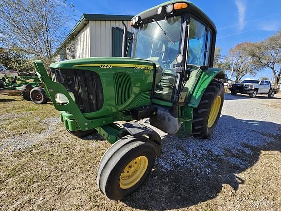 Image of John Deere 6220 equipment image 4