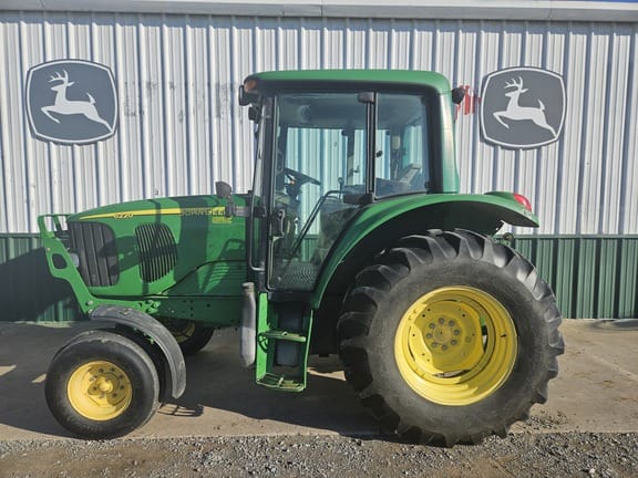 2001 John Deere 6220 Equipment Image0