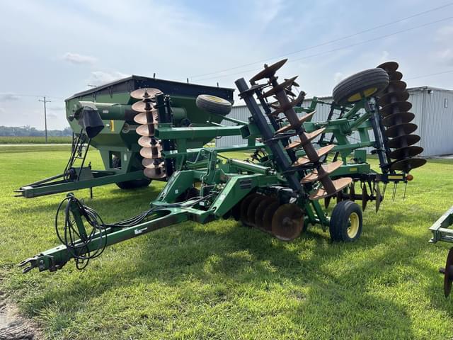 Image of John Deere 637 equipment image 1