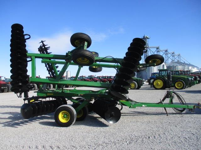Image of John Deere 637 equipment image 3