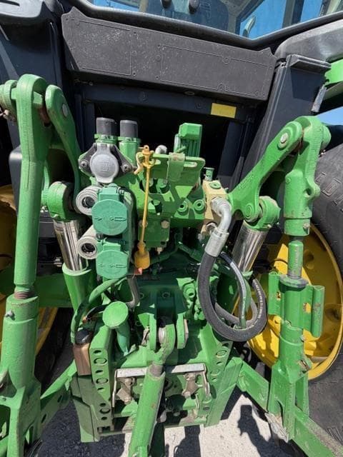 Image of John Deere 6410 equipment image 4