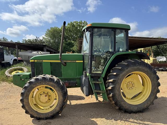 Image of John Deere 6605 equipment image 2
