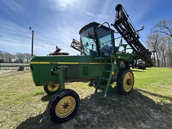 Image of John Deere 6700 equipment image 1