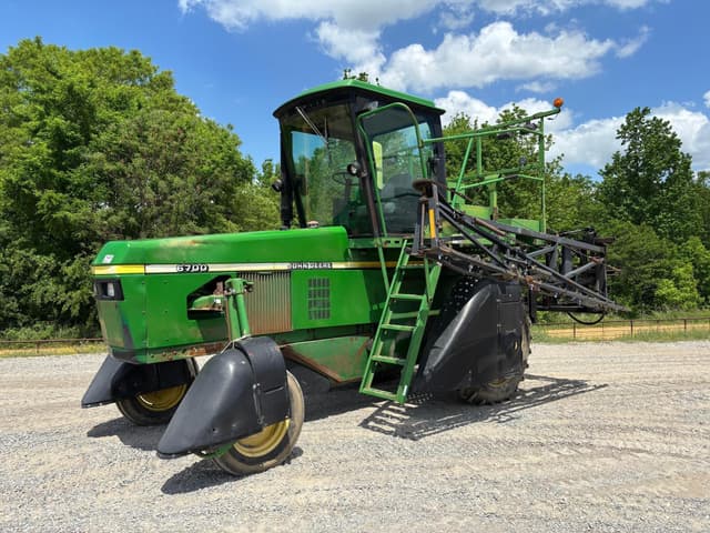 Image of John Deere 6700 equipment image 1