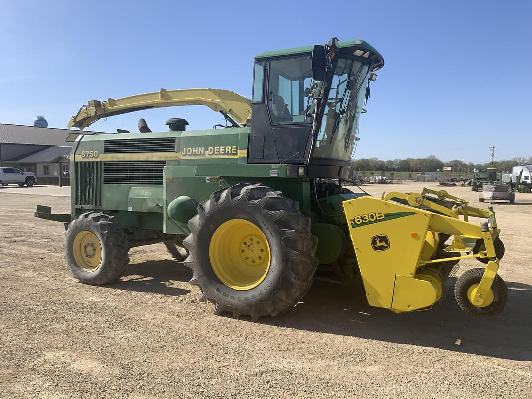 Image of John Deere 6750 Primary image