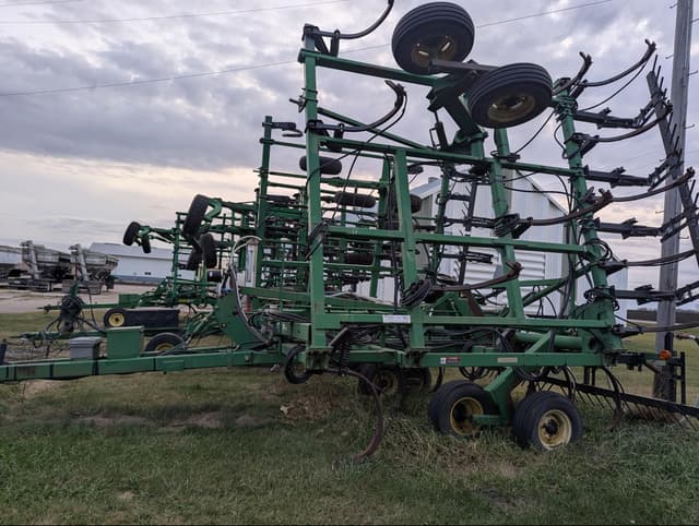 Image of John Deere 680 equipment image 2