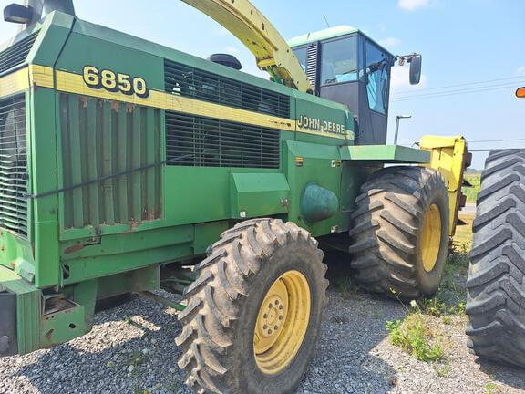 Image of John Deere 6850 equipment image 2