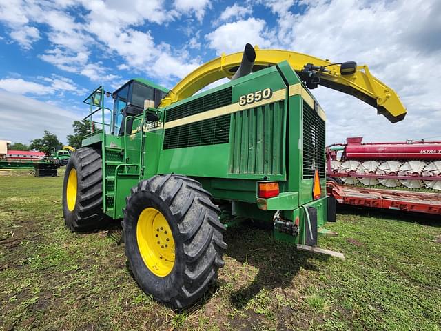 Image of John Deere 6850 equipment image 4