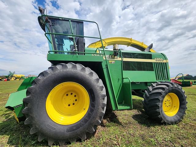 Image of John Deere 6850 equipment image 2