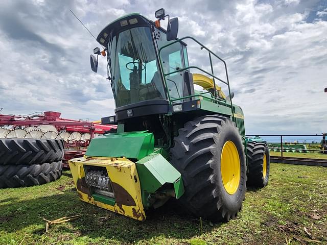 Image of John Deere 6850 equipment image 1
