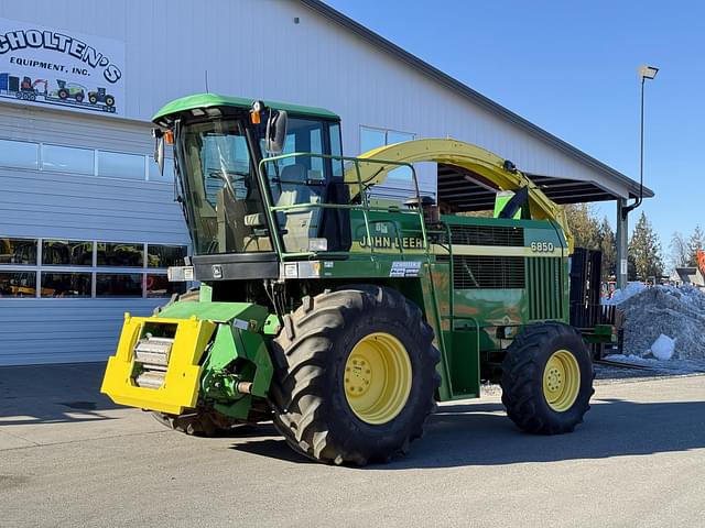 Image of John Deere 6850 equipment image 1