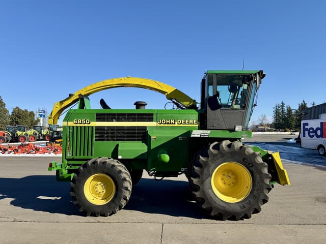 Image of John Deere 6850 equipment image 4