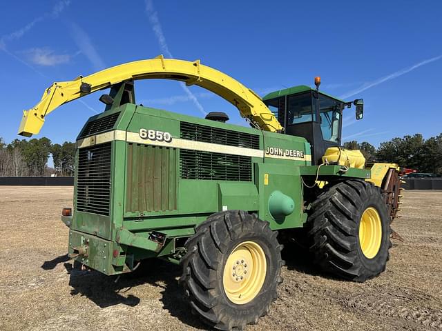 Image of John Deere 6850 equipment image 3