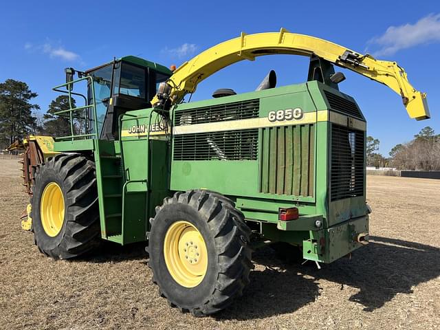 Image of John Deere 6850 equipment image 2