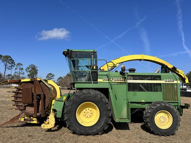 Image of John Deere 6850 equipment image 1