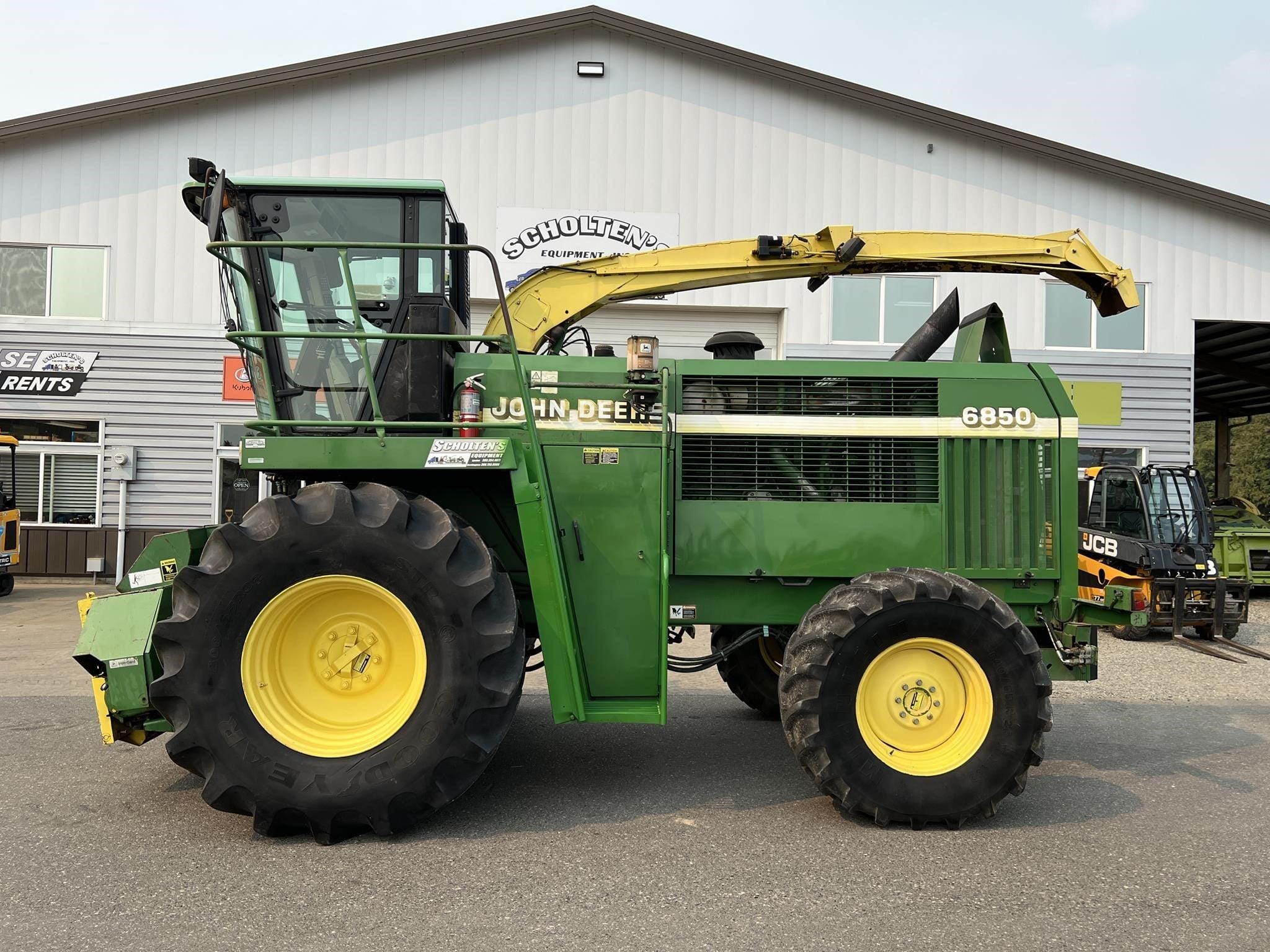 2001 John Deere 6850 Equipment Image0
