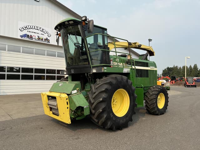 Image of John Deere 6850 equipment image 1