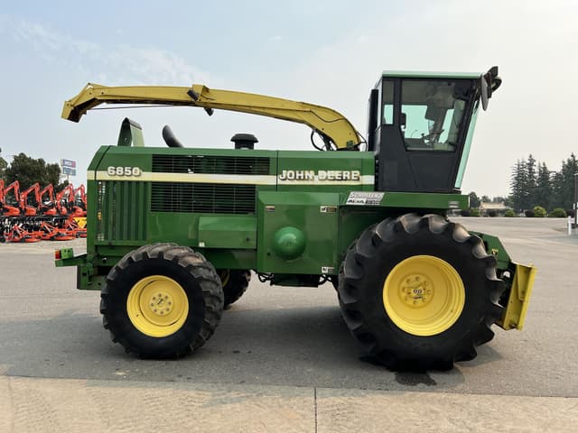 Image of John Deere 6850 equipment image 4