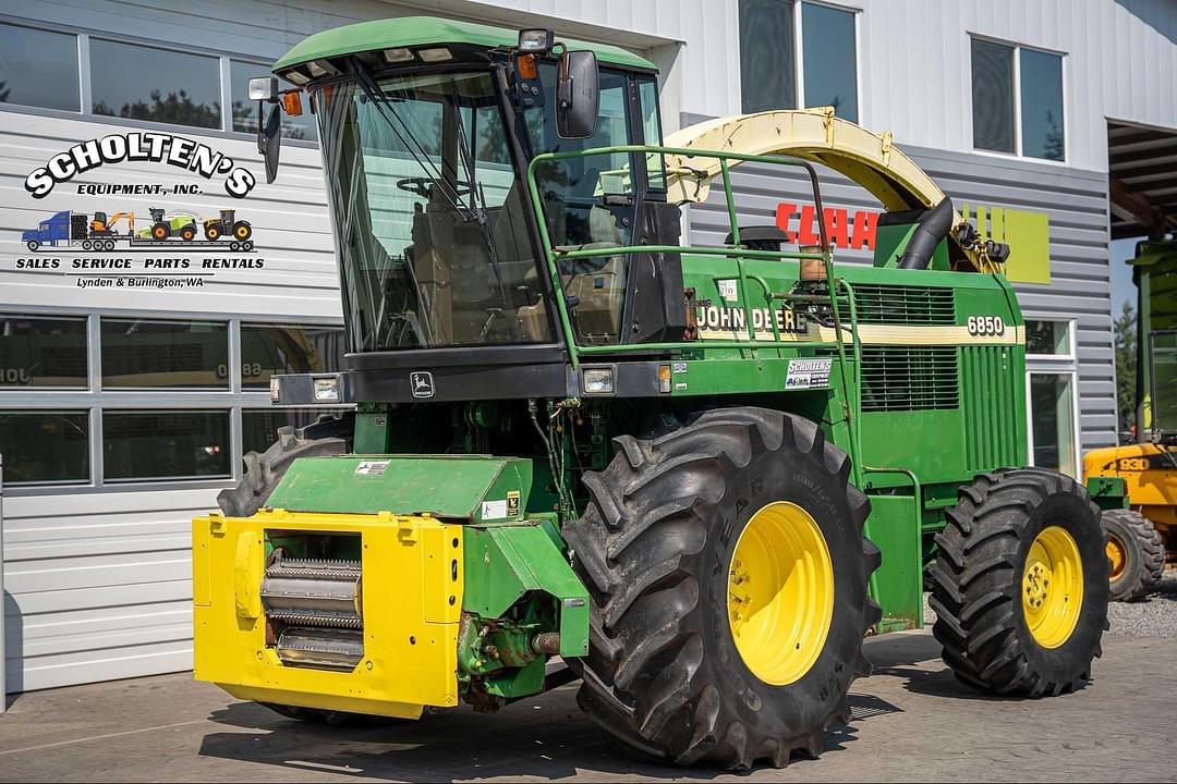 Image of John Deere 6850 Primary image