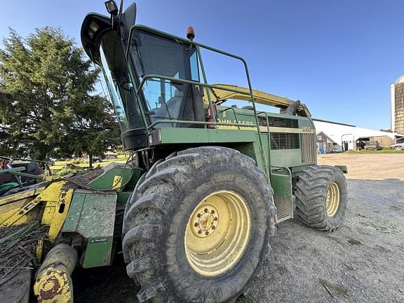 Image of John Deere 6850 Primary image