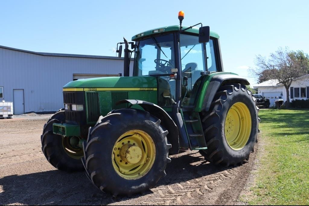 Main image John Deere 6910
