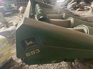 2001 John Deere 693 Image