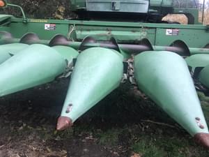 2001 John Deere 693 Image