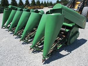 2001 John Deere 693 Image