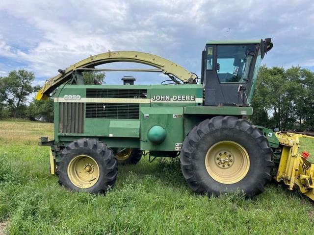 Image of John Deere 6950 equipment image 1