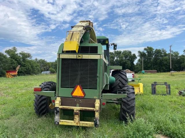 Image of John Deere 6950 equipment image 2