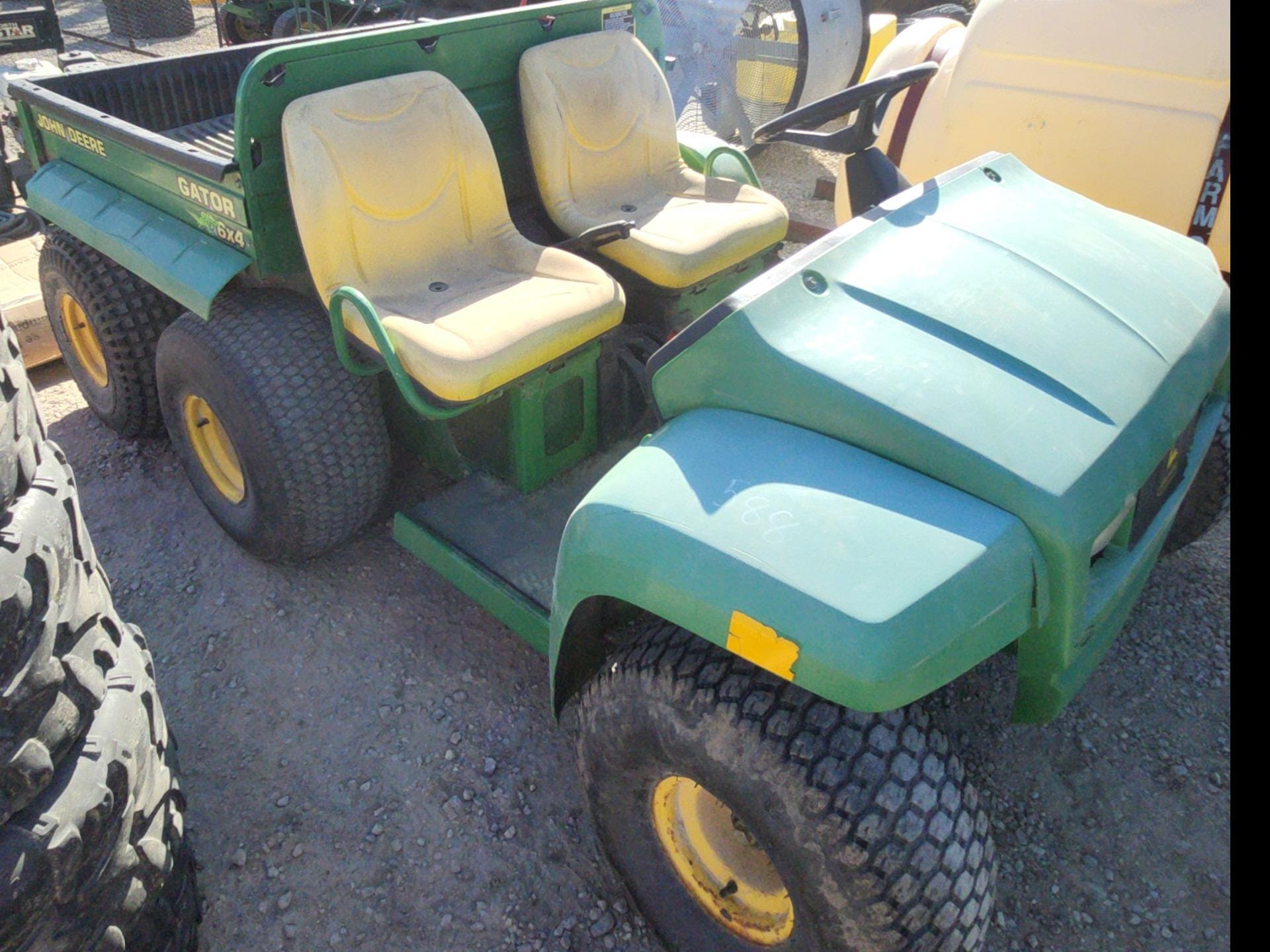 Main image John Deere Gator 6x4