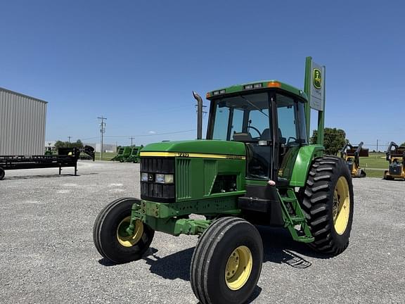 Image of John Deere 7210 Primary image