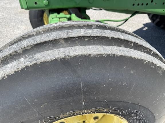 Image of John Deere 7210 equipment image 2