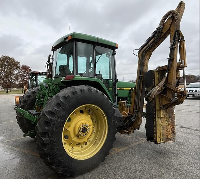 Image of John Deere 7210 equipment image 4