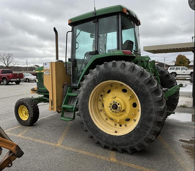 Image of John Deere 7210 equipment image 2