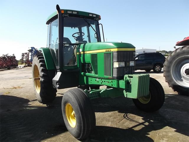 Image of John Deere 7210 equipment image 1