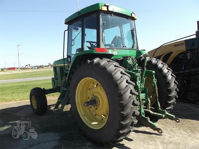 Image of John Deere 7210 equipment image 4