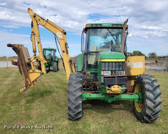 Image of John Deere 7210 equipment image 1