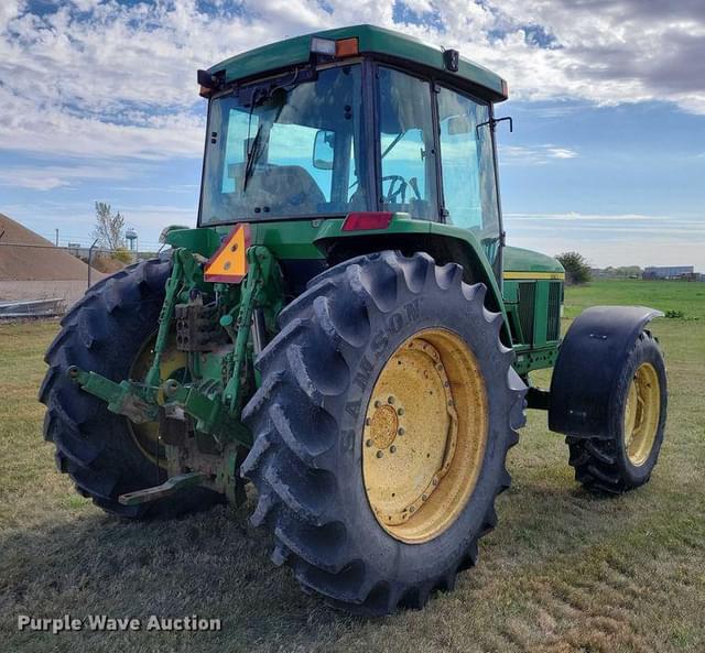 Image of John Deere 7210 equipment image 4