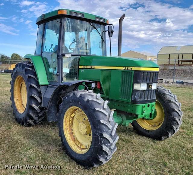 Image of John Deere 7210 equipment image 2