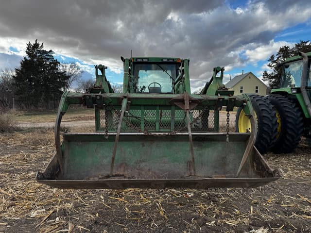Image of John Deere 7210 equipment image 1