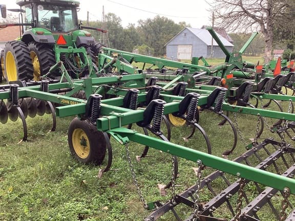 Image of John Deere 726 equipment image 1