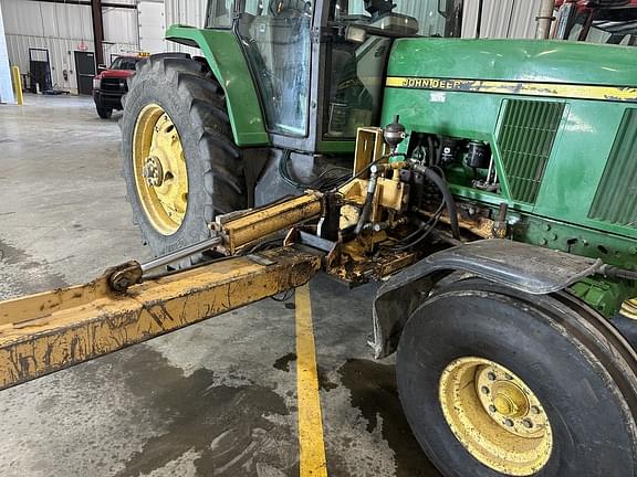 Image of John Deere 7410 equipment image 2