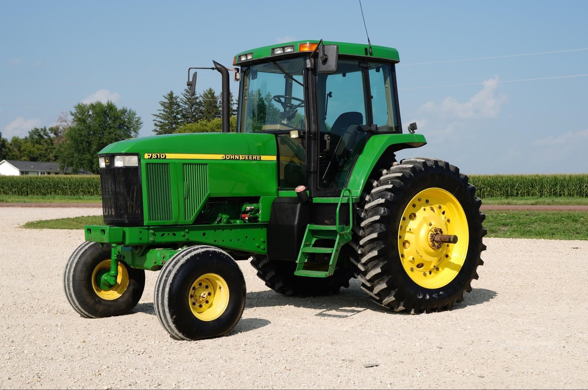 2001 John Deere 7610 Equipment Image0