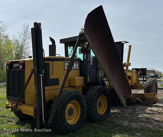 Image of John Deere 770CH equipment image 4