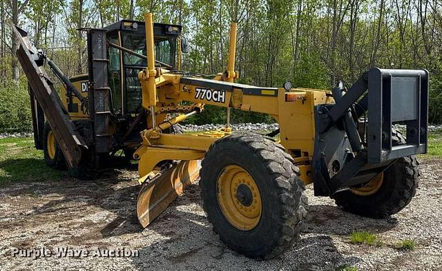 Image of John Deere 770CH equipment image 2